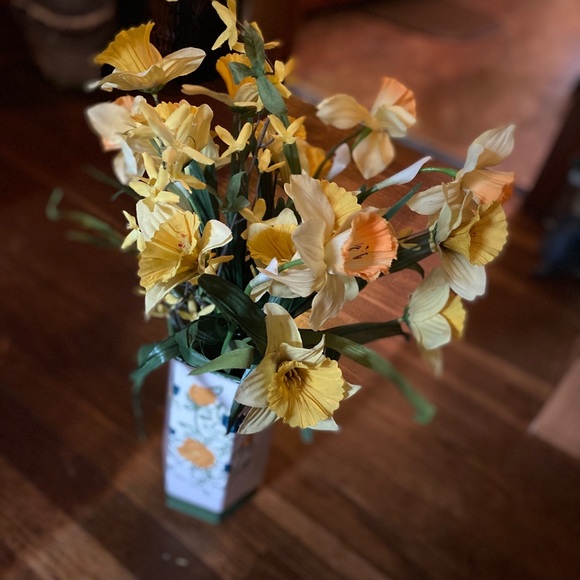 Artificial flower arrangements - Picture 6 of 10